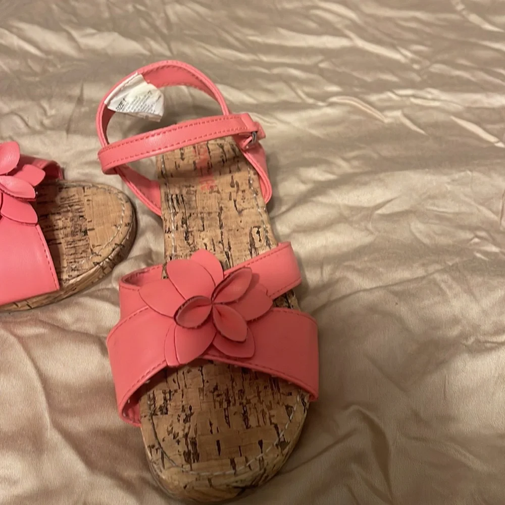 Adorable girls wedges. Size 1. EUC - Picture 2 of 6